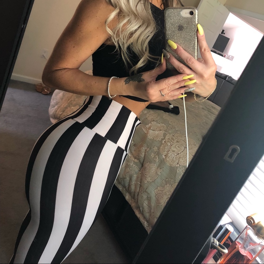 Fashion nova high waist black white leggings Small - Picture 2 of 5